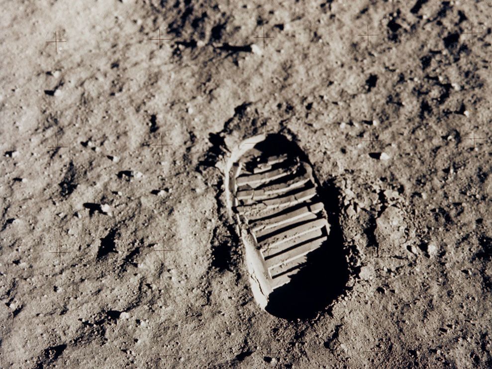 moon-footprint_6426_990x742